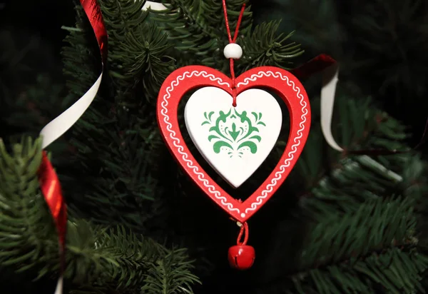 Gece Noel ağacı süsle