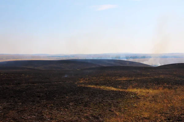 Quemado Fumar Estepa Después Fuego Desastroso Fotos De Stock