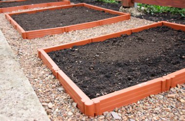 Modern plastik nehir çakıl yaz bahçesinde çevrili Bahçe Sebze yatak kaldırdı