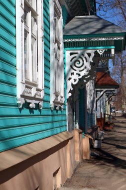 İl Rus şehrin eski ahşap evde 