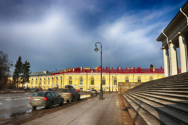 Exchange Building (Zdanie Birzhy), Exchange Meydanı (Birzhevaya olan) ve Mart ayında Birzhevoy Proezd Vasilyevsky Adası, St Petersburg, Rusya Federasyonu