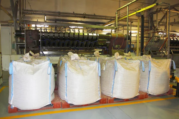 Çuval içinde çikolata fabrikası hammadde