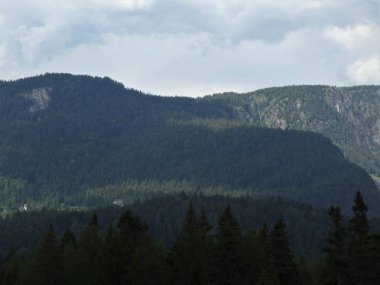zirve rock panorama manzara Dağları'nın Güney Tirol İtalya Avrupa gökyüzü bulutlar ağaçlar orman
