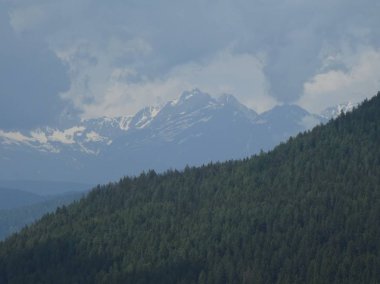 zirve rock panorama manzara Dağları'nın Güney Tirol İtalya Avrupa gökyüzü bulutlar ağaçlar orman