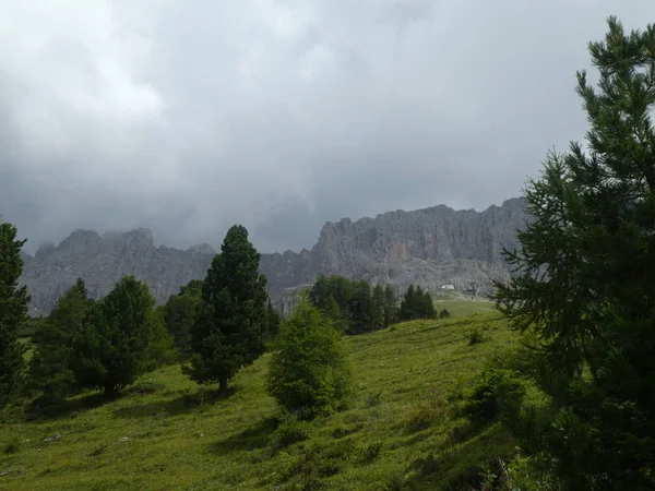 山顶岩石全景景观的高山在南蒂罗尔意大利欧洲 — 图库照片