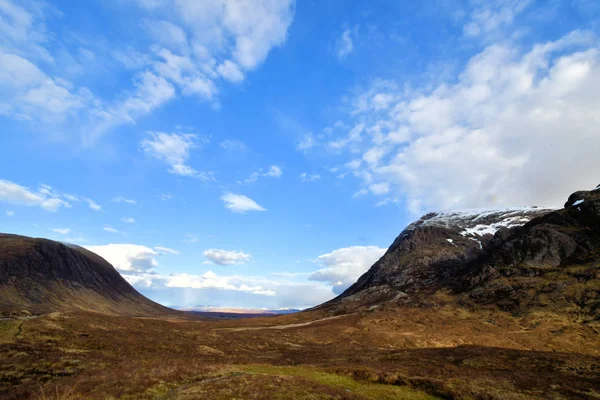 Landskap Skottland Höglandet Med Blå Himlen Moln Vilda Naturen Panorama — Stockfoto