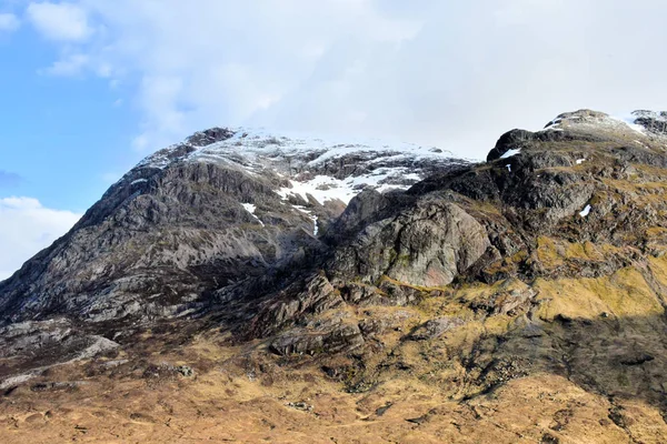 Paisaje Las Tierras Altas Escocia Con Cielo Azul Nubes Naturaleza —  Fotos de Stock