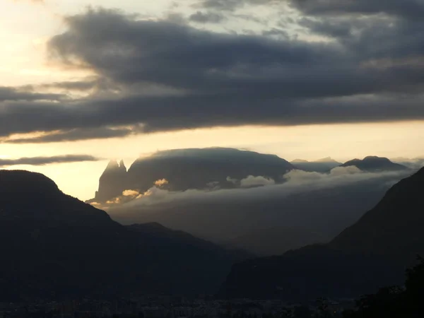 Alba Montagna Una Roccia Sommitale Alto Adige Italia Europa — Foto Stock