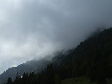 Rock panorama manzara tyrol İtalya Avrupa bulutlar ve kötü hava ile yüksek dağların Zirvesi
