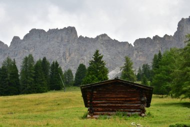 zirve rock panorama manzara Dağları'nın Güney Tirol İtalya Avrupa gökyüzü bulutlar vahşi doğa