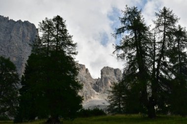 zirve rock panorama manzara Dağları'nın Güney Tirol İtalya Avrupa gökyüzü bulutlar vahşi doğa