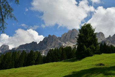 zirve rock panorama manzara Dağları'nın Güney Tirol İtalya Avrupa gökyüzü bulutlar vahşi doğa