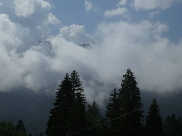 Cume Rocha Nas Nuvens Das Montanhas Sul Tirol Itália Europa — Fotografia de Stock