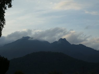 zirve rock panorama manzara Güney Tirol İtalya yüksek Dağları'nın vahşi doğa Avrupa bulutlar gökyüzü