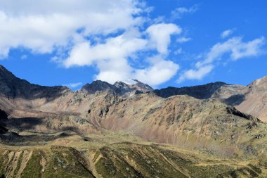 zirve rock panorama manzara Dağları'nın Güney Tirol İtalya Avrupa gökyüzü bulutlar vahşi doğa orman ağaçları