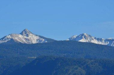 zirve rock panorama manzara Dağları'nın Güney Tirol İtalya Avrupa gökyüzü bulutlar vahşi doğa orman ağaçları