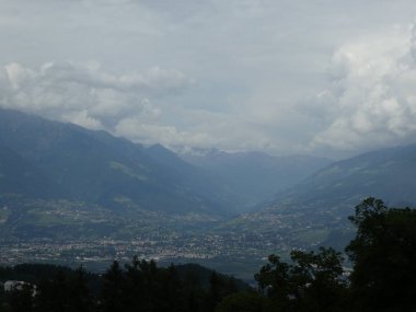 zirve rock panorama manzara Dağları'nın Güney Tirol İtalya Avrupa gökyüzü bulutlar vahşi doğa çayır