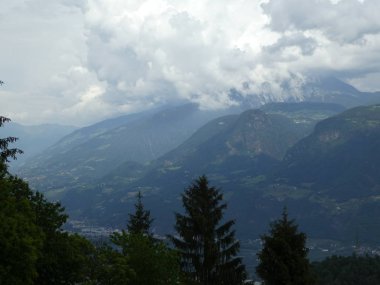 zirve rock panorama manzara Dağları'nın Güney Tirol İtalya Avrupa gökyüzü bulutlar vahşi doğa çayır