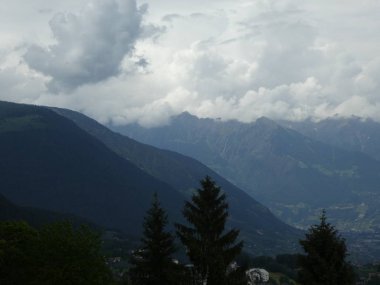 zirve rock panorama manzara Dağları'nın Güney Tirol İtalya Avrupa gökyüzü bulutlar vahşi doğa çayır