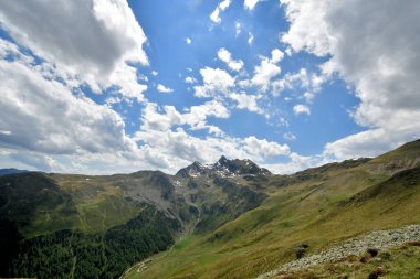 zirve rock panorama manzara Dağları'nın Güney Tirol İtalya Avrupa gökyüzü bulutlar vahşi doğa çayır
