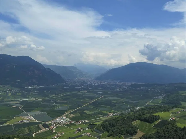 サミット高岩パノラマ風景ヨーロッパ イタリア南チロルの山空雲野性 — ストック写真