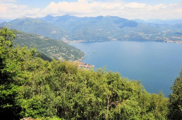 Lake Maggiore Olaszország Európa Hegyekben Felhők Vad Természet — Stock Fotó