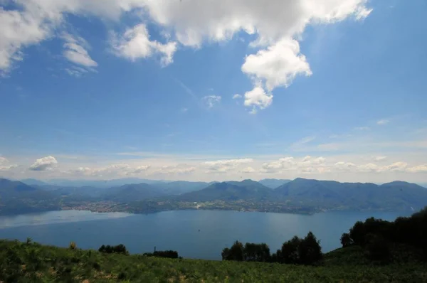 Lago Maggiore Las Montañas Italia Cumbre Roca Panorama Paisaje Naturaleza —  Fotos de Stock