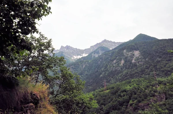 意大利欧洲山区的山顶岩石全景景观 — 图库照片