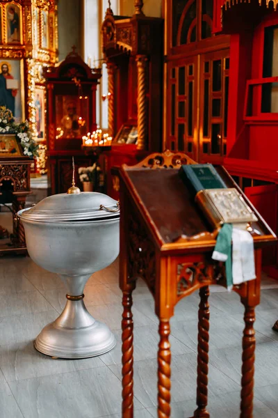 Ortodoxní Křest Dítěte Příprava Svátost Baptism Baptismal Písmo Svíčky Křesťanské — Stock fotografie