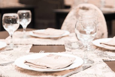 Tablo ayarı bej tonlarında