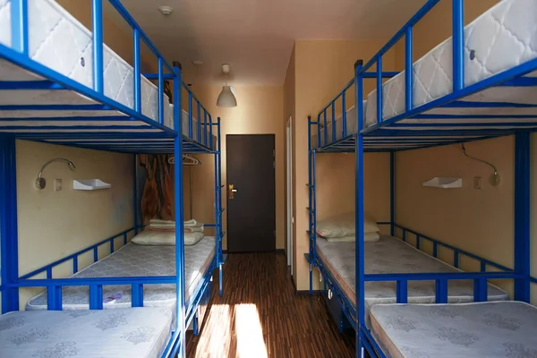 Yurt odasında düzenlenmiş yurt yatakları