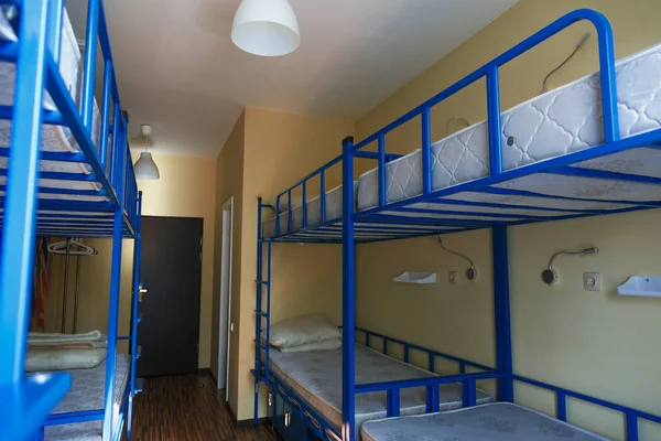 Yurt odasında düzenlenmiş yurt yatakları