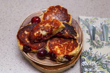 cheesecakes, kiraz ile cheesecake.