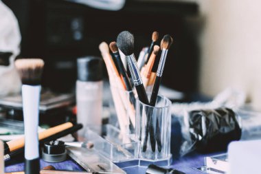 Profesyonel makyaj fırçaları ve araçları