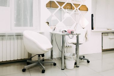 Güzellik salonu Beyaz Kabine iş yeri manikür profesyonel manikür.