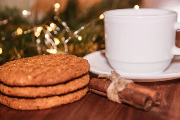 Egy Csésze Kávé Karácsonyi Dekorációval Egy Csésze Forró Csokoládé Kézzel — Stock Fotó