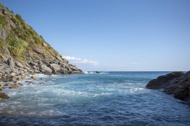 Seshore körfezi, mavi deniz ve gökyüzü