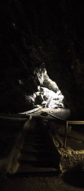 gölün altında dağ Kow Ata yönlendirmek