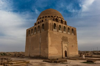 Sultan Sanjar Hanedanı büyük Türkmen-Selçuklular, Dar-ül-ahira (diğer Dünya) tanınmış bir inci Ayrıntılar onun zarif korelasyon tarafından İslam mimarisinin olarak hükümdarı Türbesi.