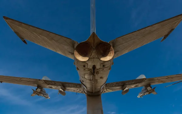Výstava Retro Vojenské Letadlo Pozadí Modré Oblohy Slunečného Dne — Stock fotografie