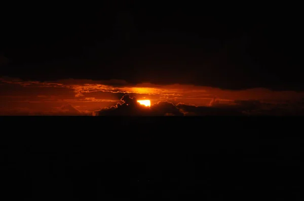Rote Sonne Den Wolken — Stockfoto