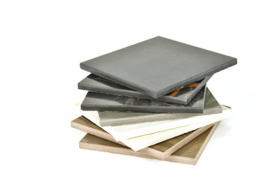 taş örnekleri beyaz zemin üzerine döşer