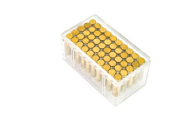 Mermi yığını beyaz arka plan üzerinde