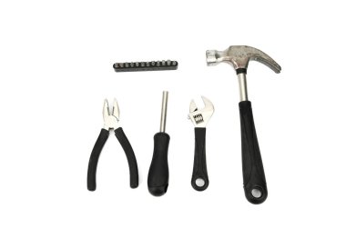 beyaz zemin üzerinde birçok araç