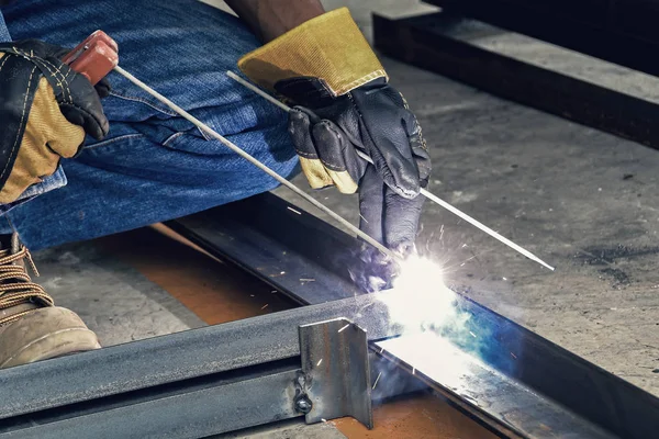 İnsanlar sanayi metal kaynak