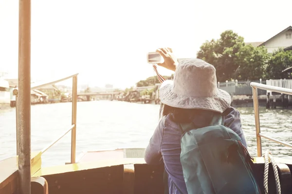 Kadın Seyahat Tekne Bangkok Tayland Ile — Stok fotoğraf