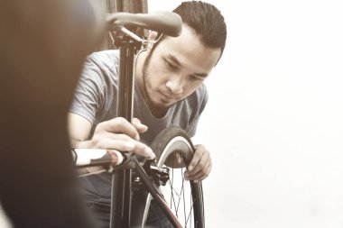 Adam teknik bakım Bisiklet