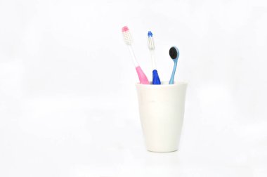 Cam diş fırçaları