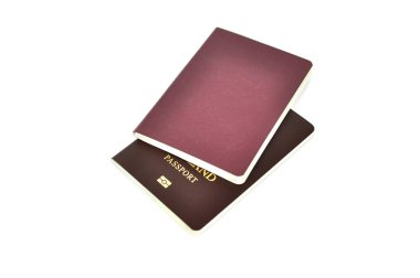 beyaz zemin üzerinde pasaportu