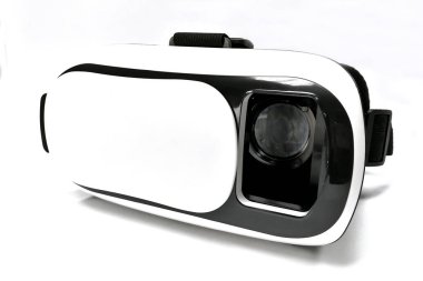 beyaz arkaplanda sanal gerçeklik gözlükleri